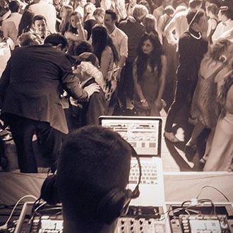 Looking for Wedding DJ Hire Sy- Post Fri/Oct/2022 02:51:58